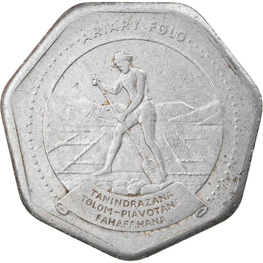 Madagaskaras | 10 Ariary moneta | Žvaigždė | Darbininkas | Durpės | Km:18 | 1992
