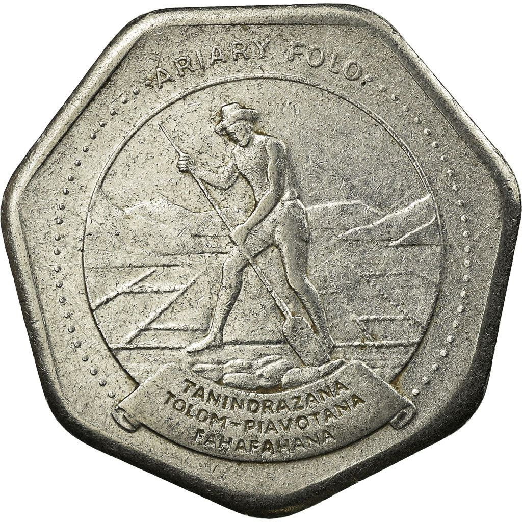 Madagascar | 10 Ariary Coin | Star | Worker | Peat | Km:18 | 1992