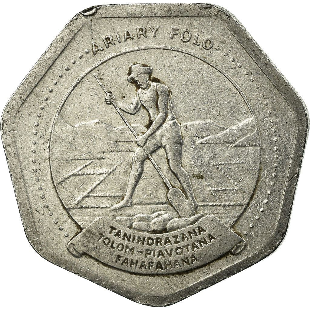 Madagascar | 10 Ariary Coin | Star | Worker | Peat | Km:18 | 1992