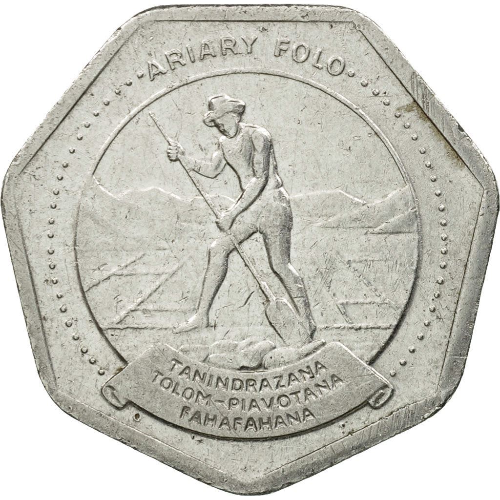 Madagascar | 10 Ariary Coin | Star | Worker | Peat | Km:18 | 1992